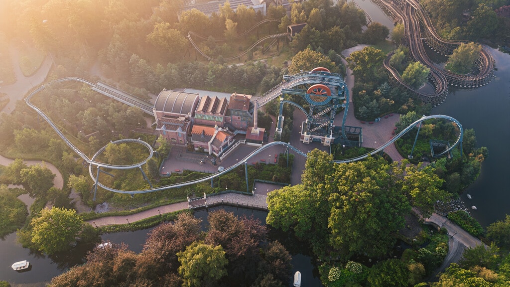 Baron 1898 met zonsopkomst vanuit een Drone perspectief