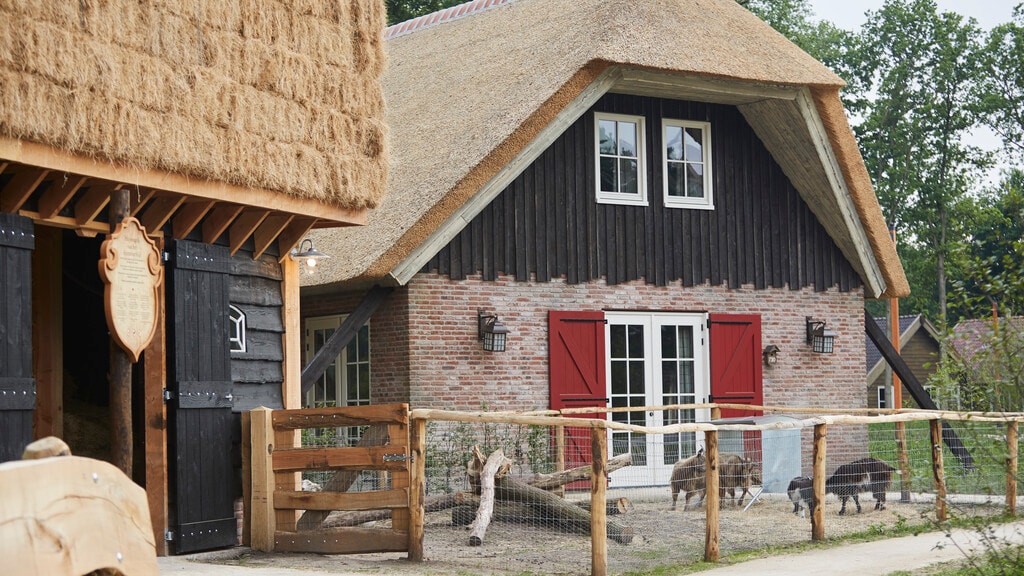 De buitenkant van de Schaapskooi in Efteling Loonsche Land