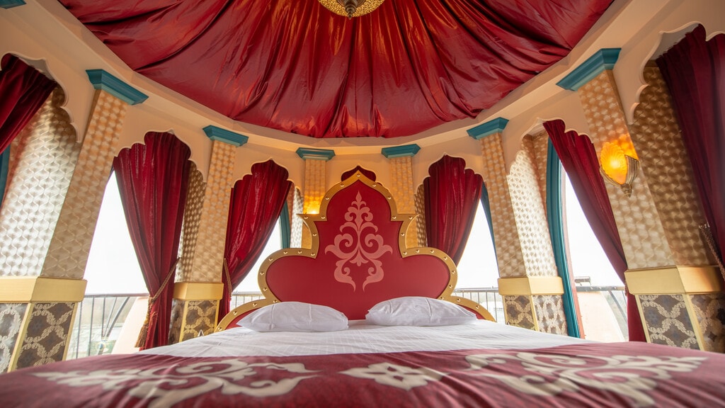 Slaapgedeelte van de Fata Morgana suite in het Efteling Hotel