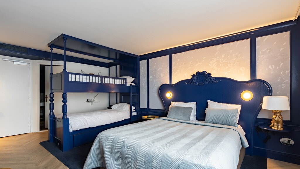 Slaapgedeelte van de 5 persoons premium kamer in het Efteling Hotel